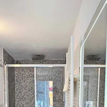 5 Mins From And 1 Min From Center One アパート インペリア