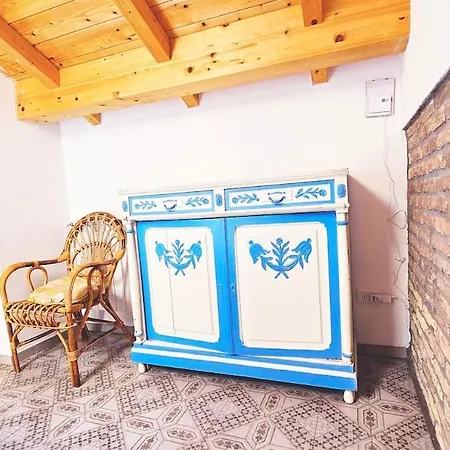 5 Mins From And 1 Min From Center One アパート