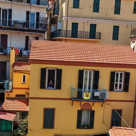 Apartment 5 Mins From And 1 Min From Center One