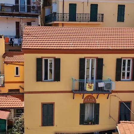 5 Mins From And 1 Min From Center One Imperia