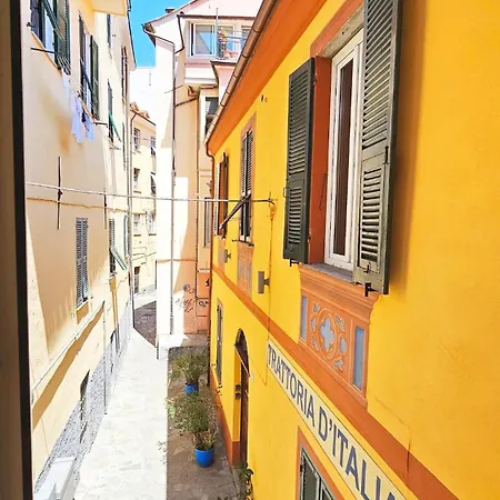 5 Mins From And 1 Min From Center One Apartment *
