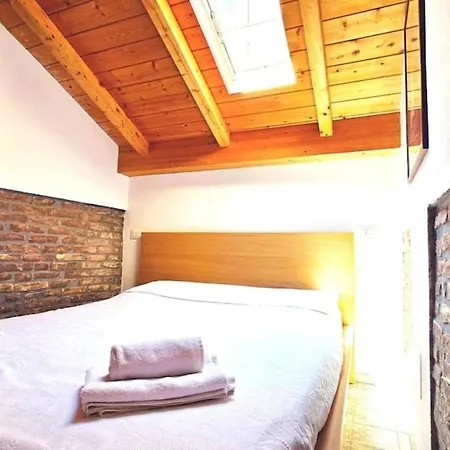 5 Mins From And 1 Min From Center One Apartment