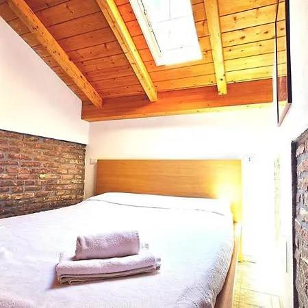 5 Mins From And 1 Min From Center One * インペリア