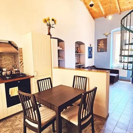 5 Mins From And 1 Min From Center One *