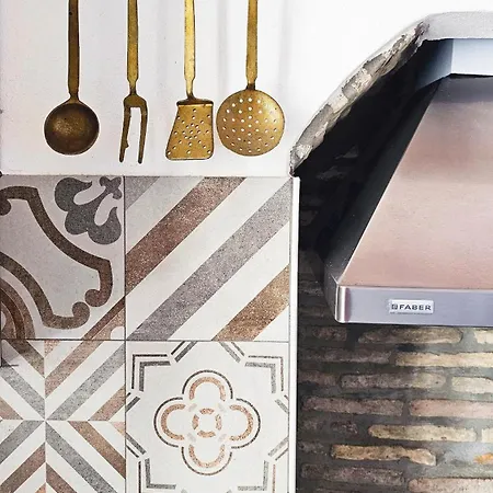 5 Mins From And 1 Min From Center One *