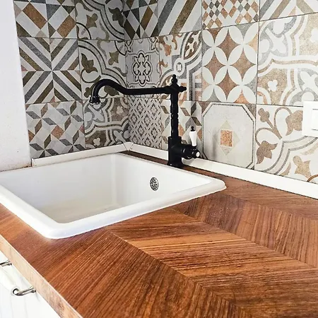 アパート 5 Mins From And 1 Min From Center One インペリア