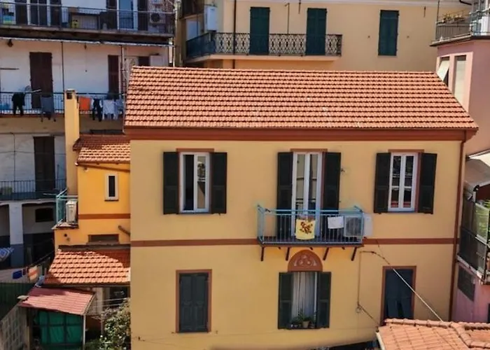 5 Mins From And 1 Min From Center One *